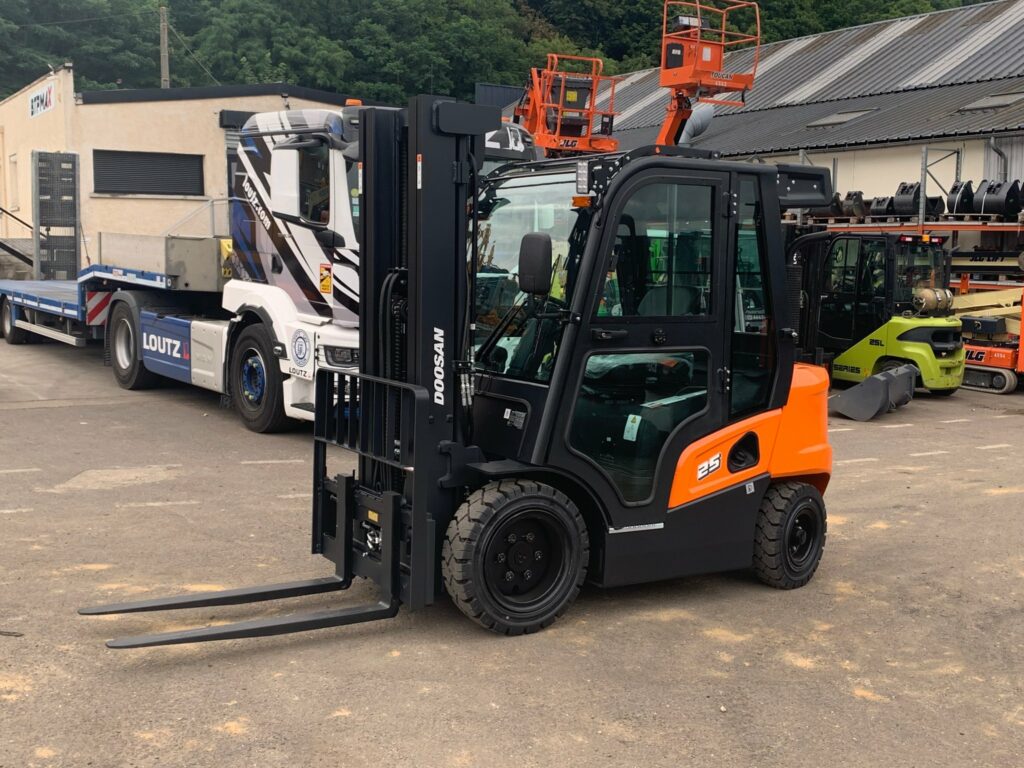 Doosan - D25NXS - chariot élévateur diesel