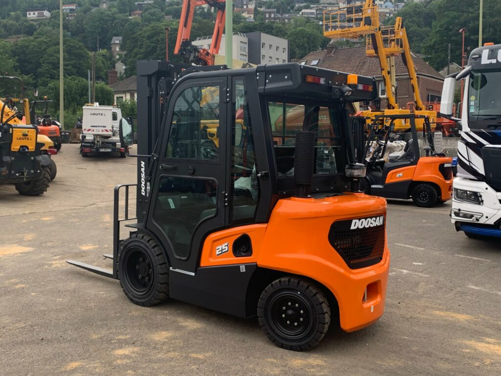 Doosan - D25NXS - chariot élévateur diesel