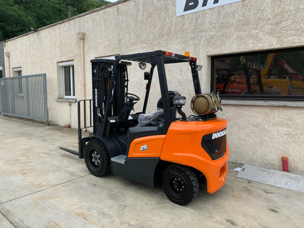 Doosan - G25NXP - chariot élévateur gaz