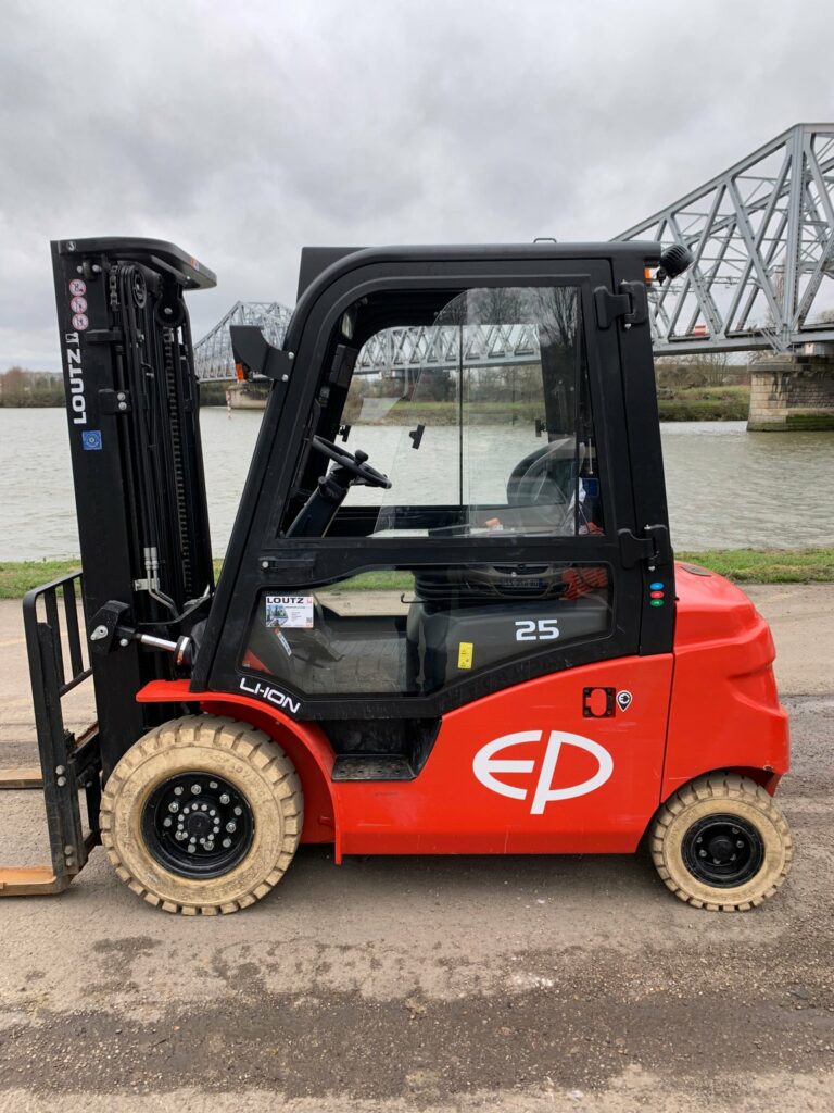 EP Equipment - EFL253 - chariot élévateur électrique