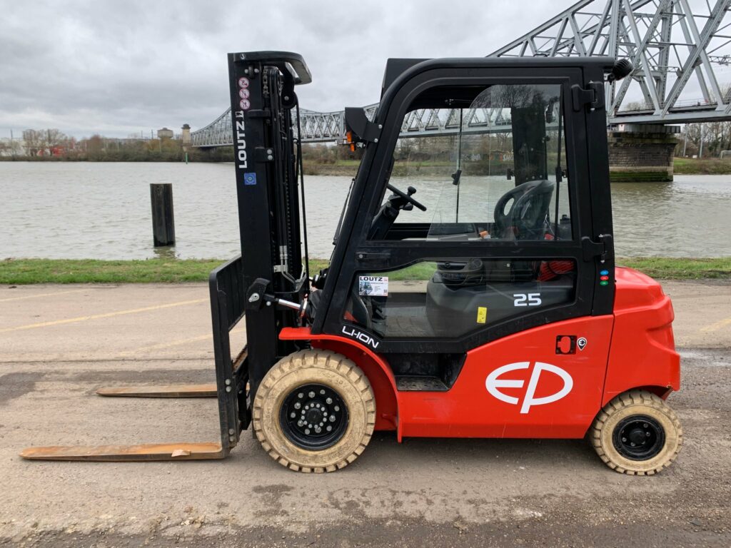 EP Equipment - EFL253 - chariot élévateur électrique