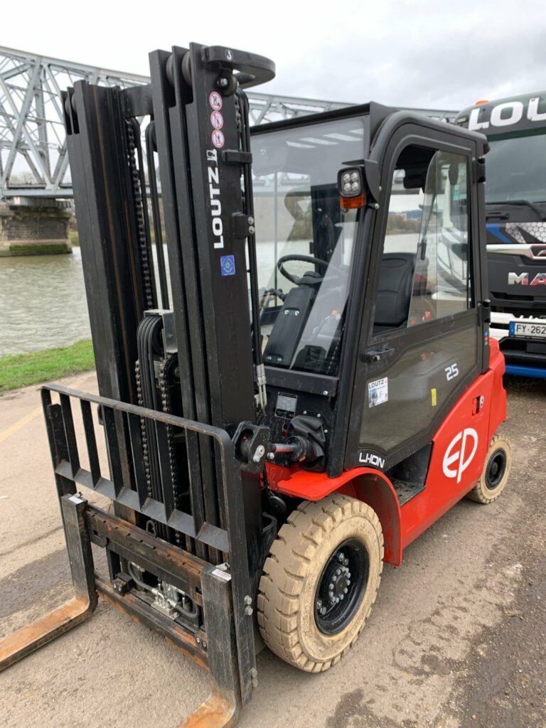EP Equipment - EFL253 - chariot élévateur électrique