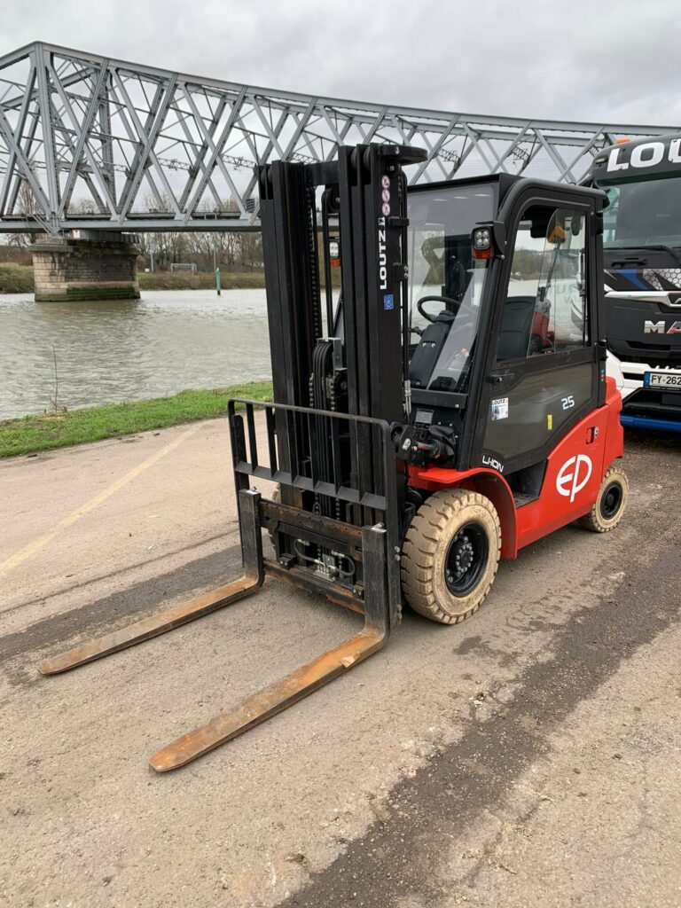 EP Equipment - EFL253 - chariot élévateur électrique