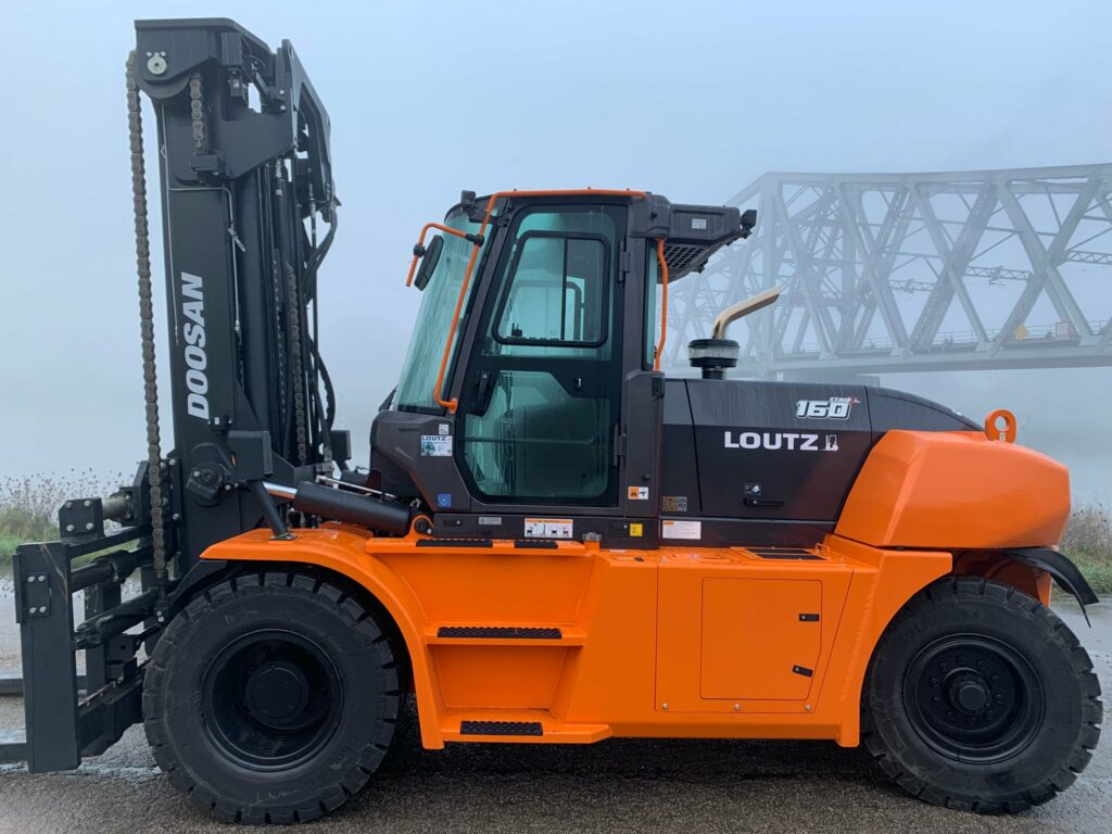 Doosan - D160S-9 - chariot élévateur diesel