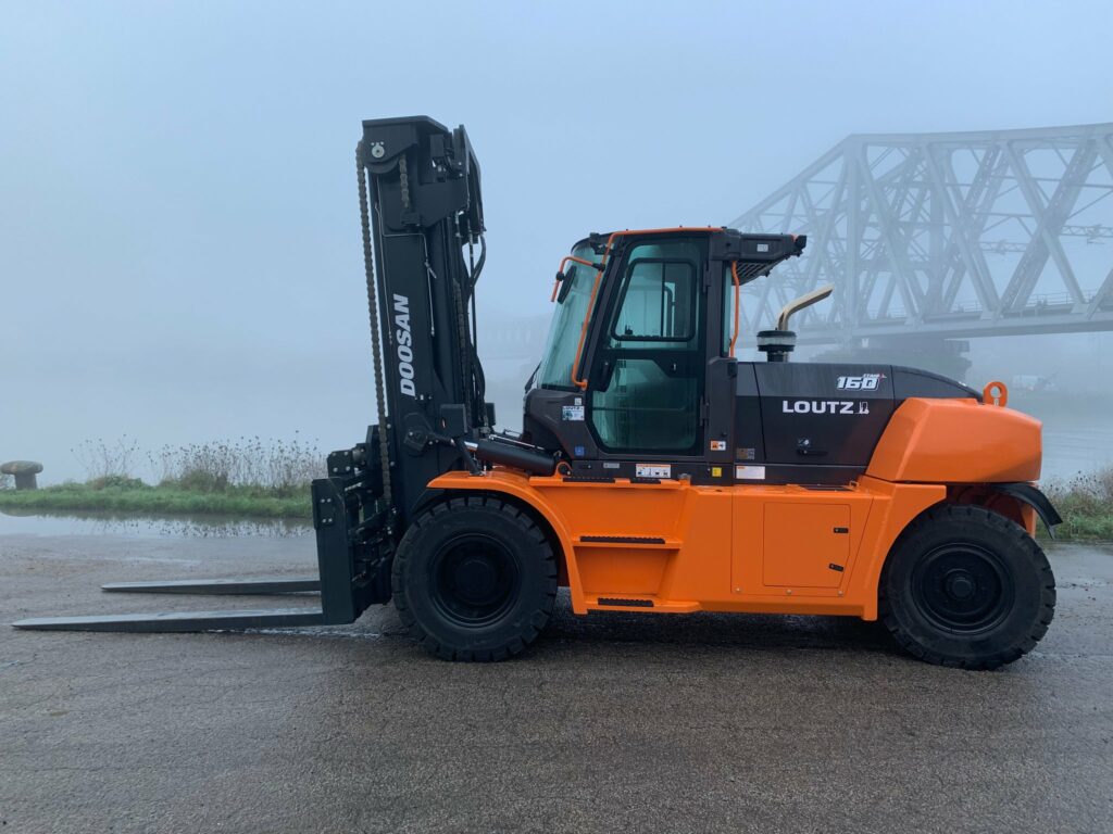 Doosan - D160S-9 - chariot élévateur diesel