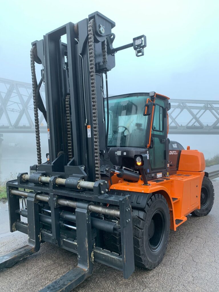 Doosan - D160S-9 - chariot élévateur diesel