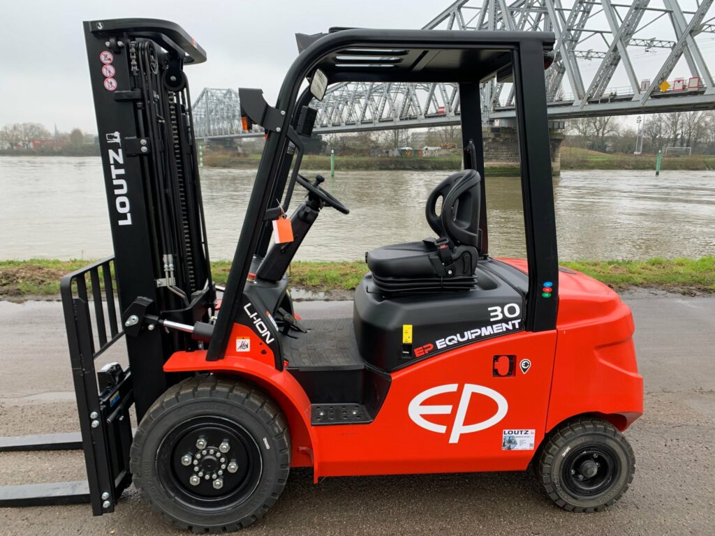 EP Equipment - EFL303 - chariot élévateur électrique
