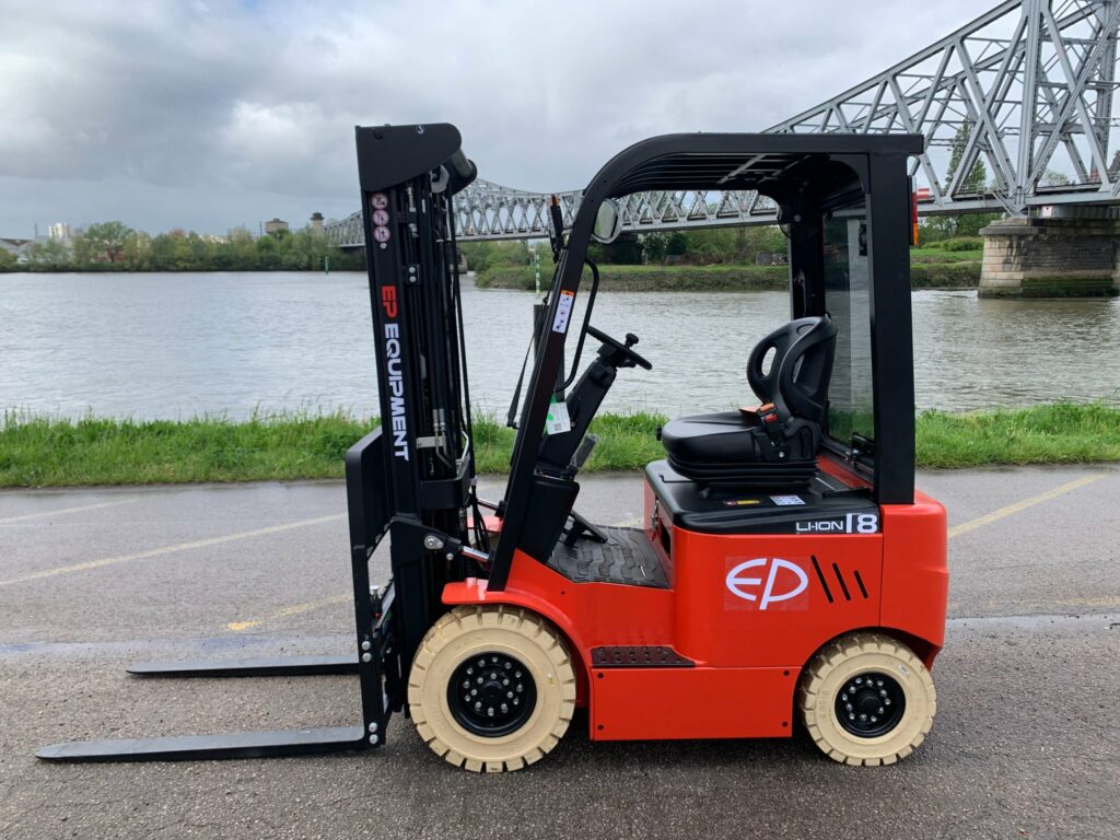 EP Equipment - EFL181 - chariot élévateur électrique