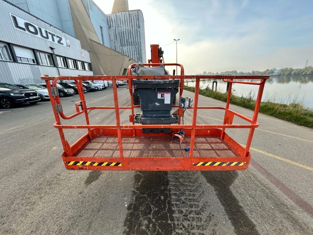 JLG - 800AJ - nacelle articulée