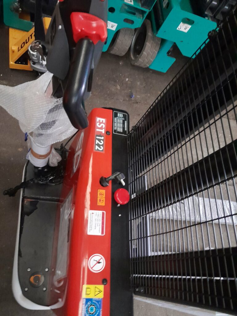 EP Equipment - EST122 - gerbeur électrique