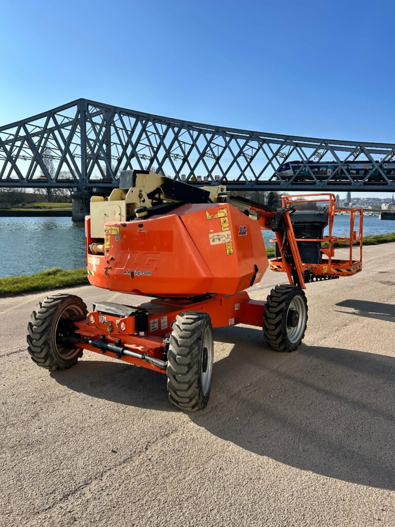JLG - 340AJ - nacelle articulée