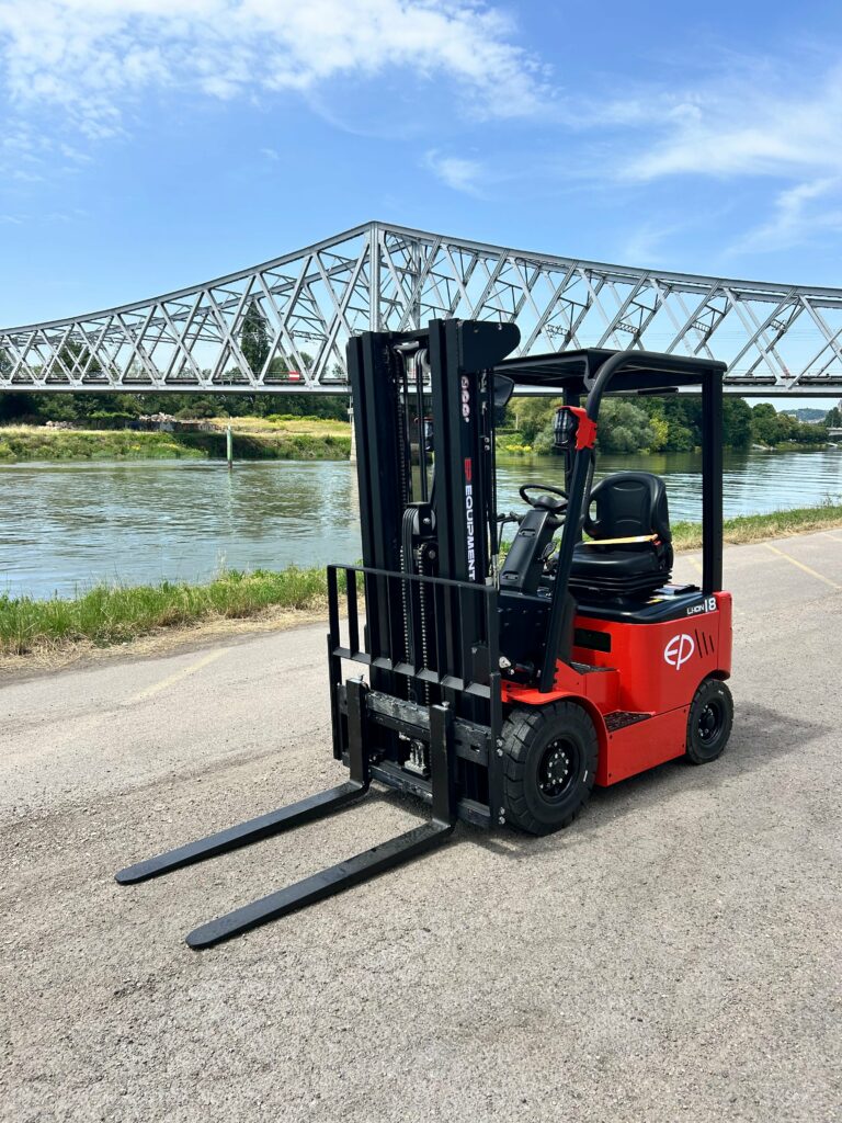 EP Equipment - EFL181 - chariot élévateur électrique