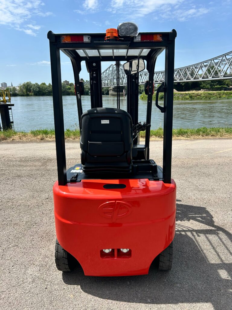 EP Equipment - EFL181 - chariot élévateur électrique