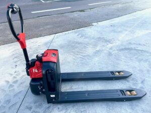 EP Equipment - F4 - transpalette électrique