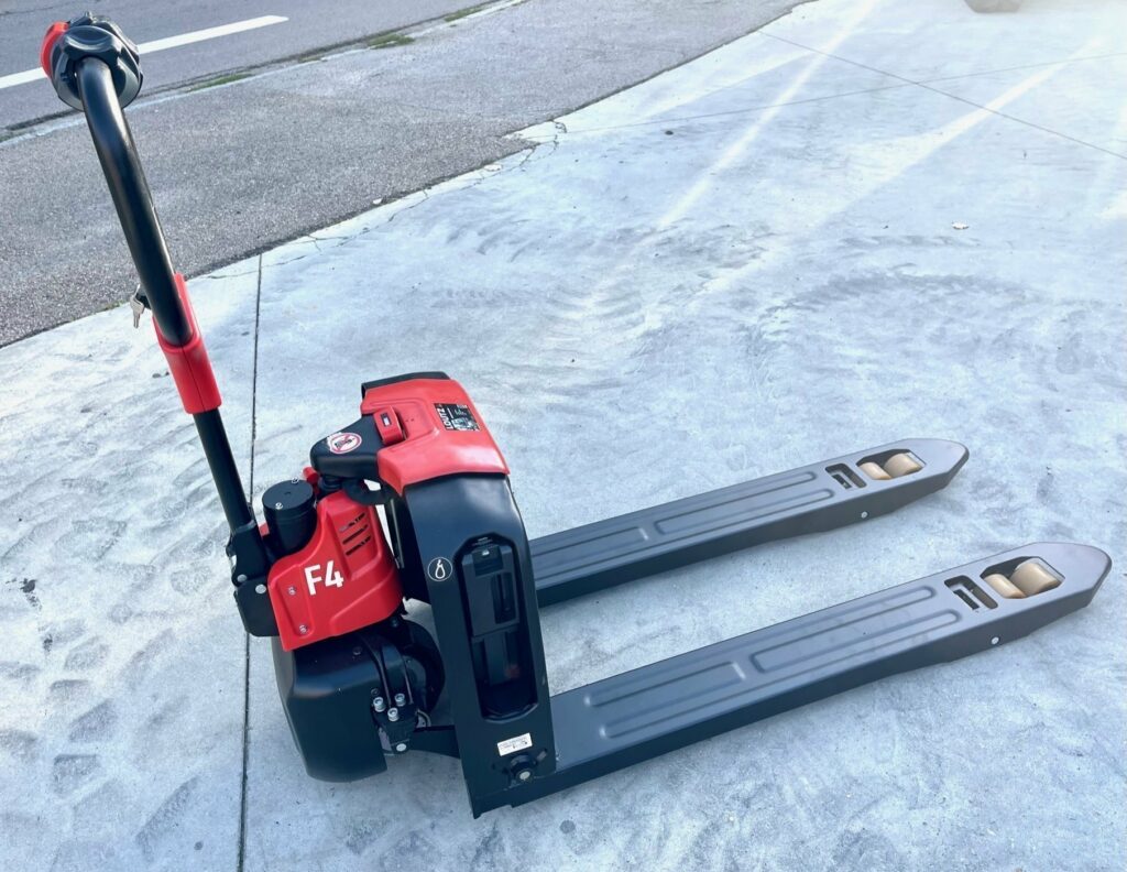 EP Equipment - F4 - transpalette électrique