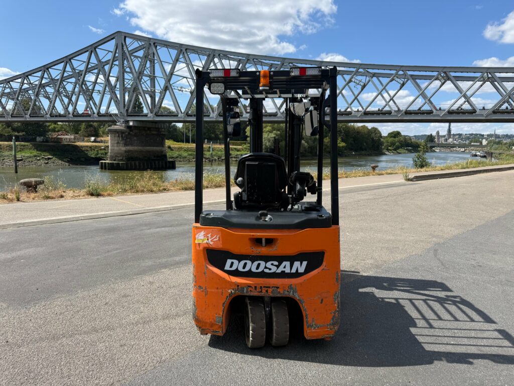 Doosan - B18T-7 - chariot élévateur électrique