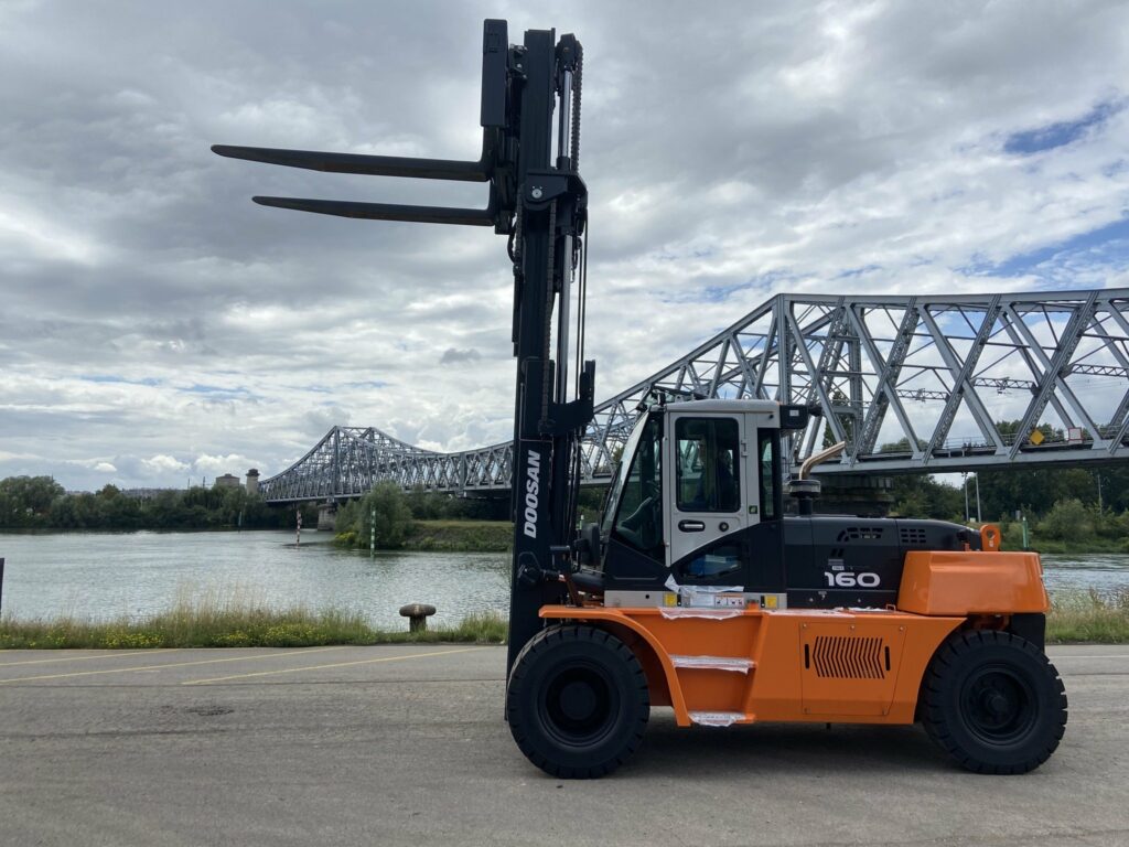 Doosan - D160S-7 - chariot élévateur