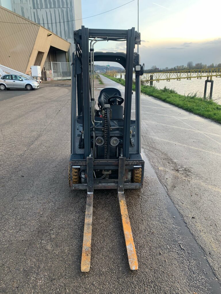 Linde - E16-01 - chariot élévateur électrique