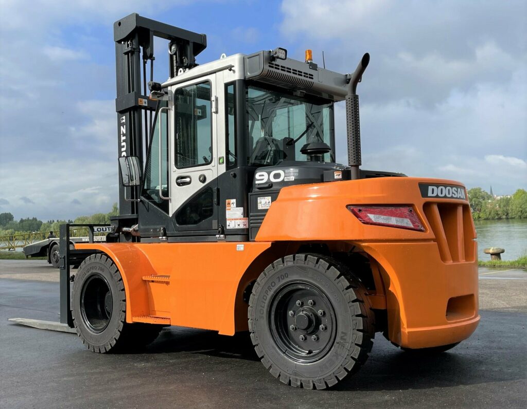 Doosan - D90S7 - chariot élévateur diesel