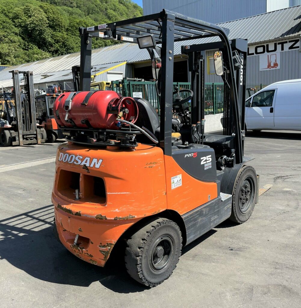 Doosan - G25E-5 - chariot élévateur gaz