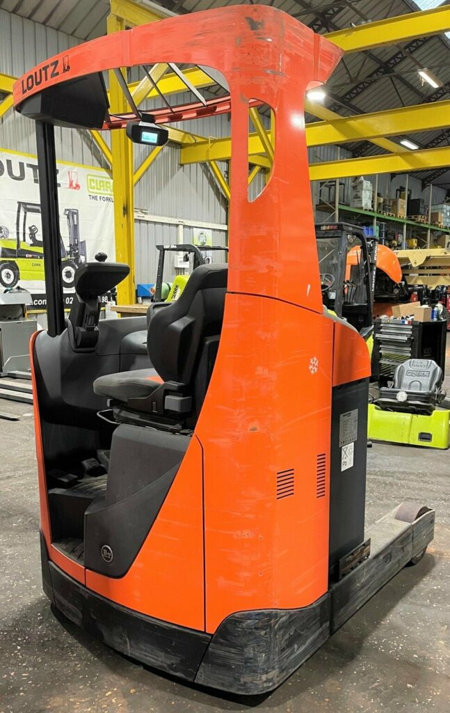 BT - RRE140C - chariot à mât rétractable