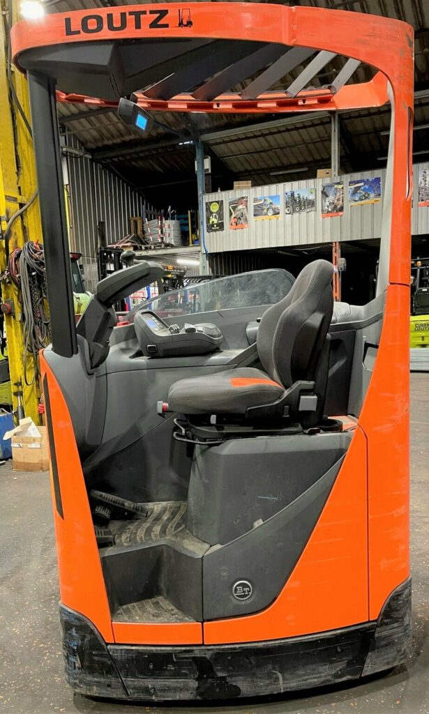 BT - RRE140C - chariot à mât rétractable