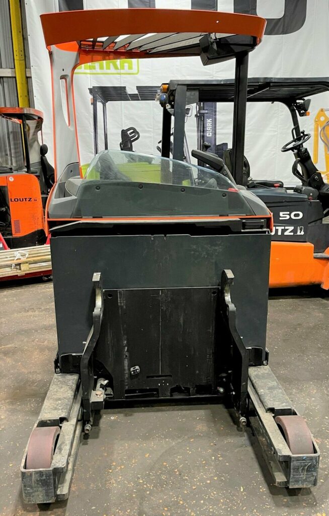 BT - RRE140C - chariot à mât rétractable