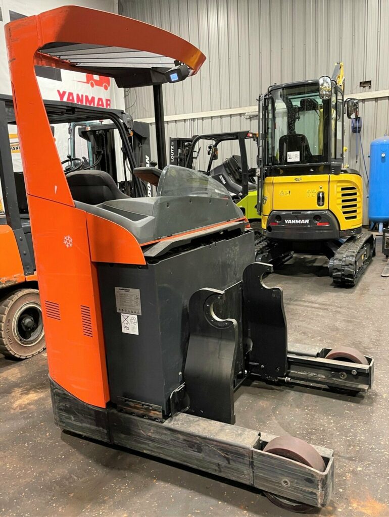 BT - RRE140C - chariot à mât rétractable