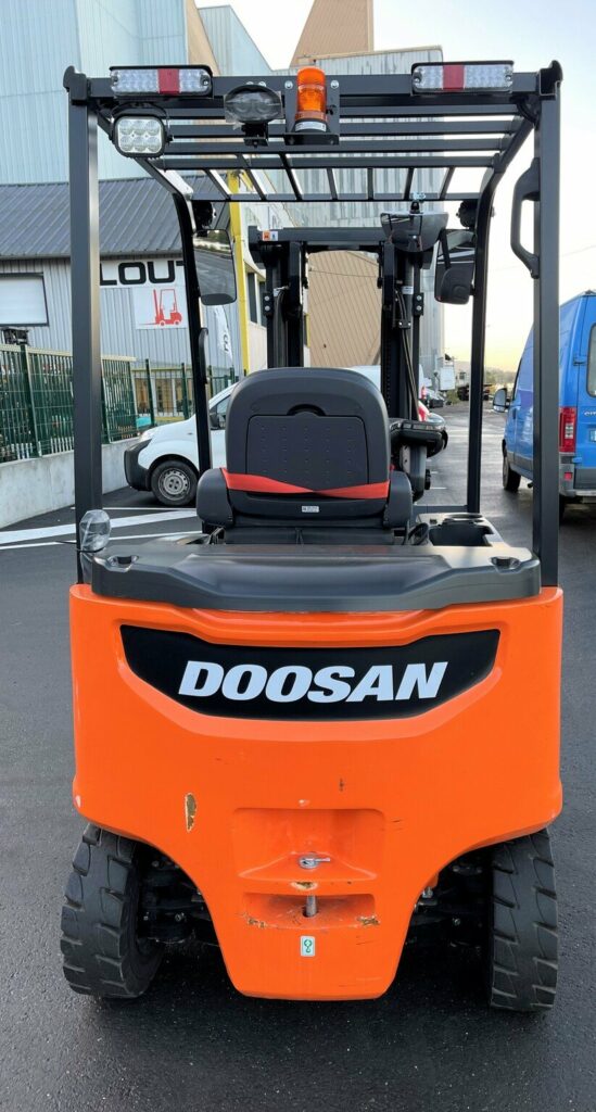 Doosan - B25X-7 - chariot élévateur électrique