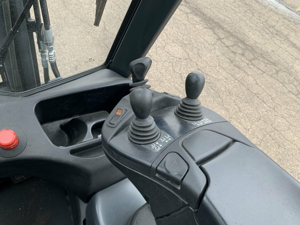 Linde - E18-02 - chariot élévateur électrique