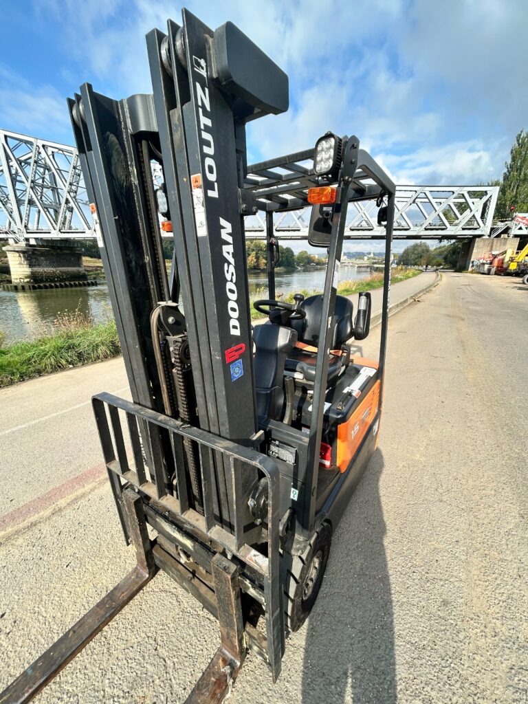 Doosan - B15T-7 - chariot élévateur électrique