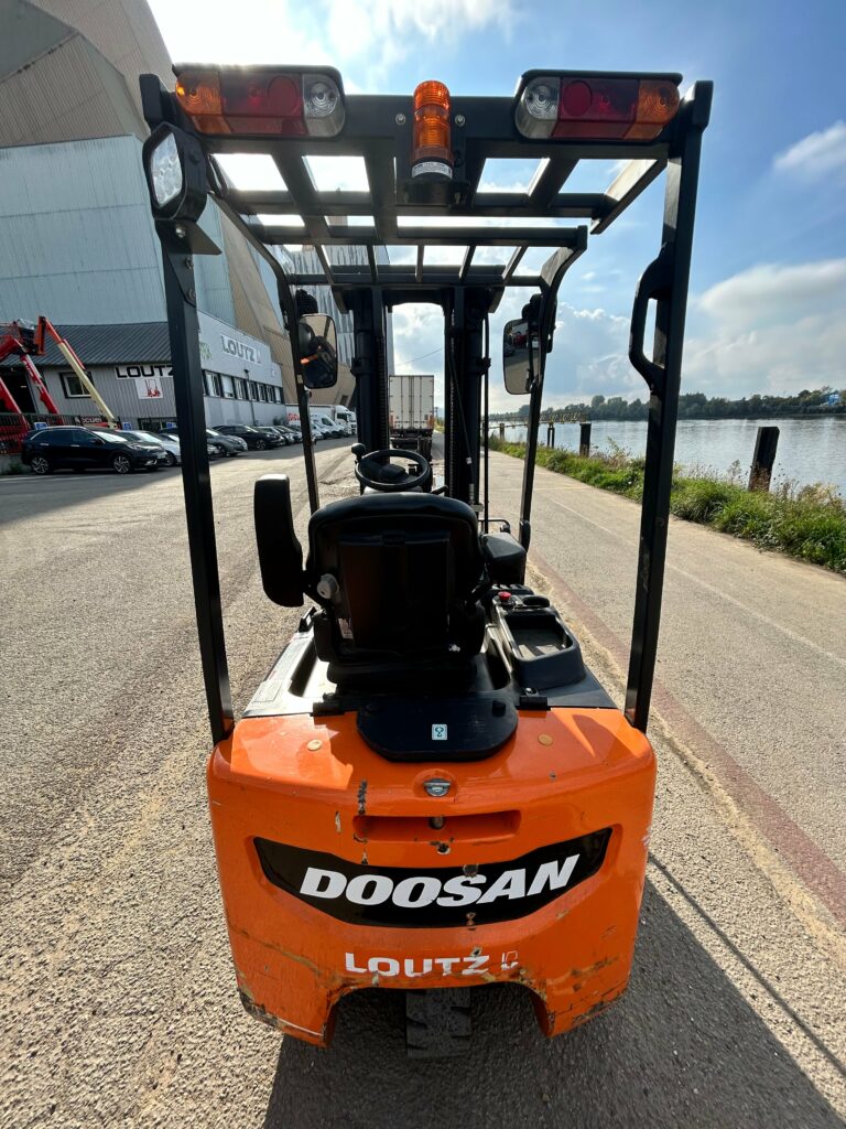 Doosan - B15T-7 - chariot élévateur électrique