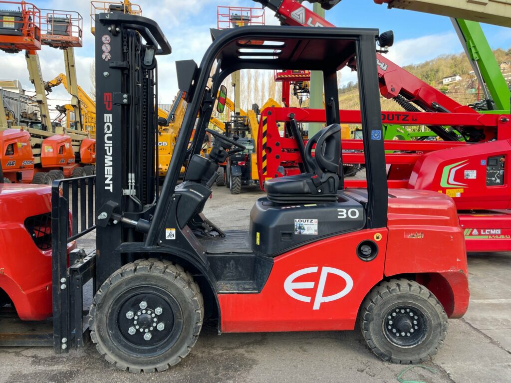 EP Equipment - CPCD30T8 - chariot élévateur diesel