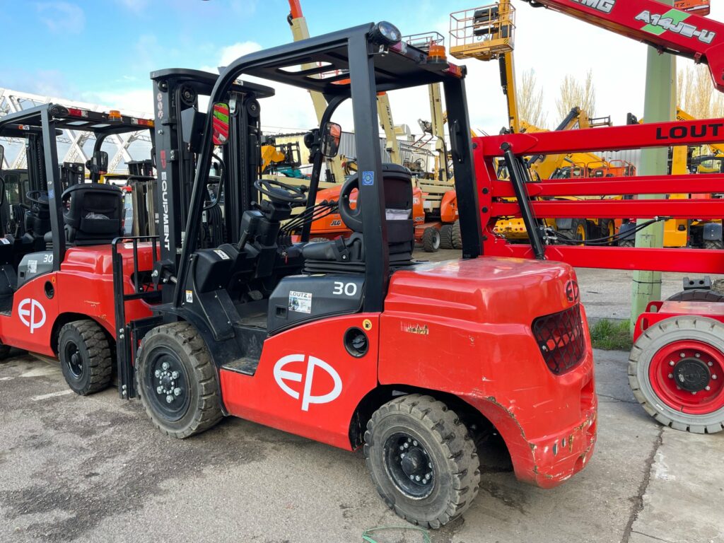EP Equipment - CPCD30T8 - chariot élévateur diesel