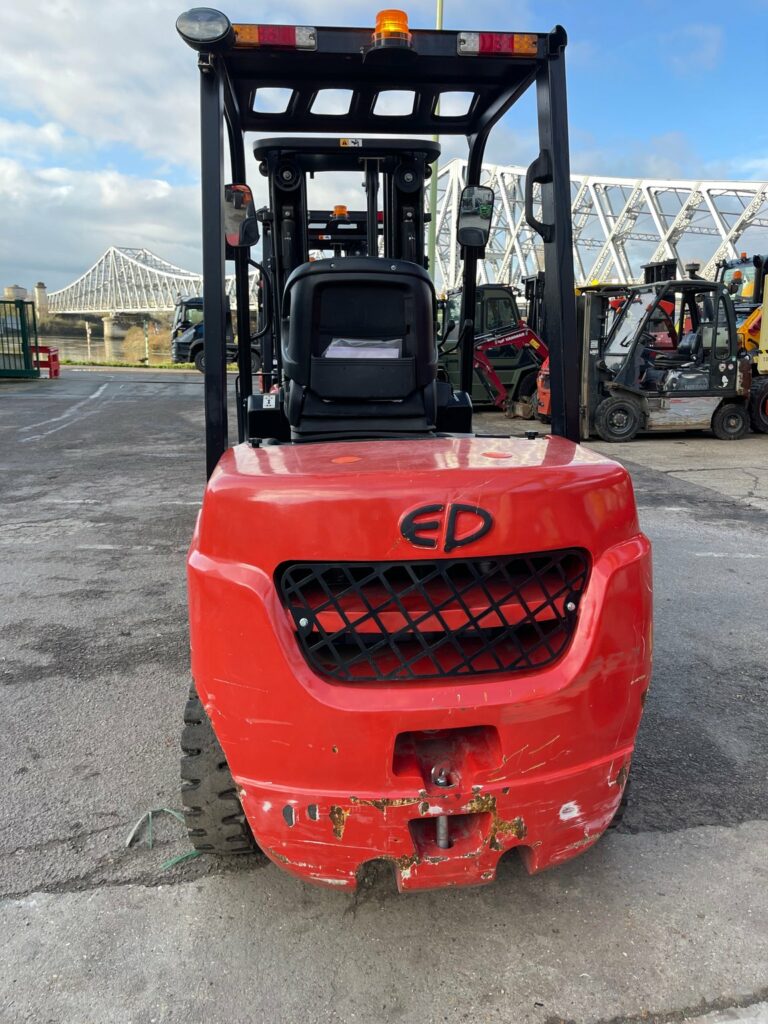 EP Equipment - CPCD30T8 - chariot élévateur diesel