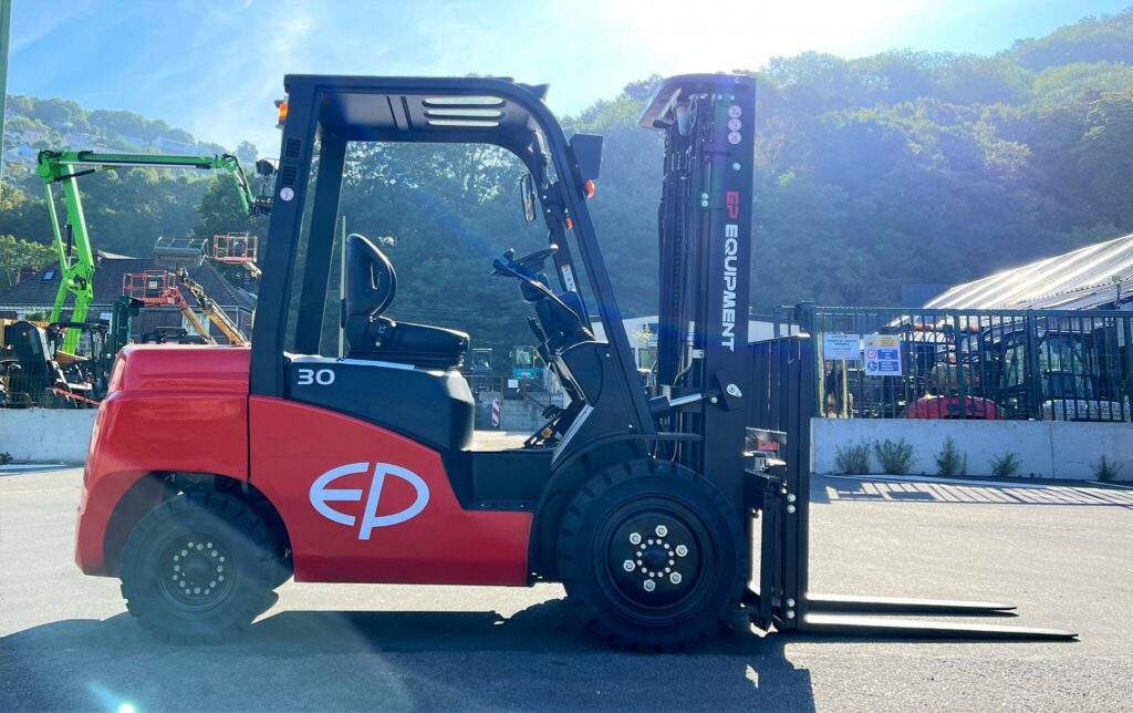 EP Equipment - CPCD30T8 - chariot élévateur diesel