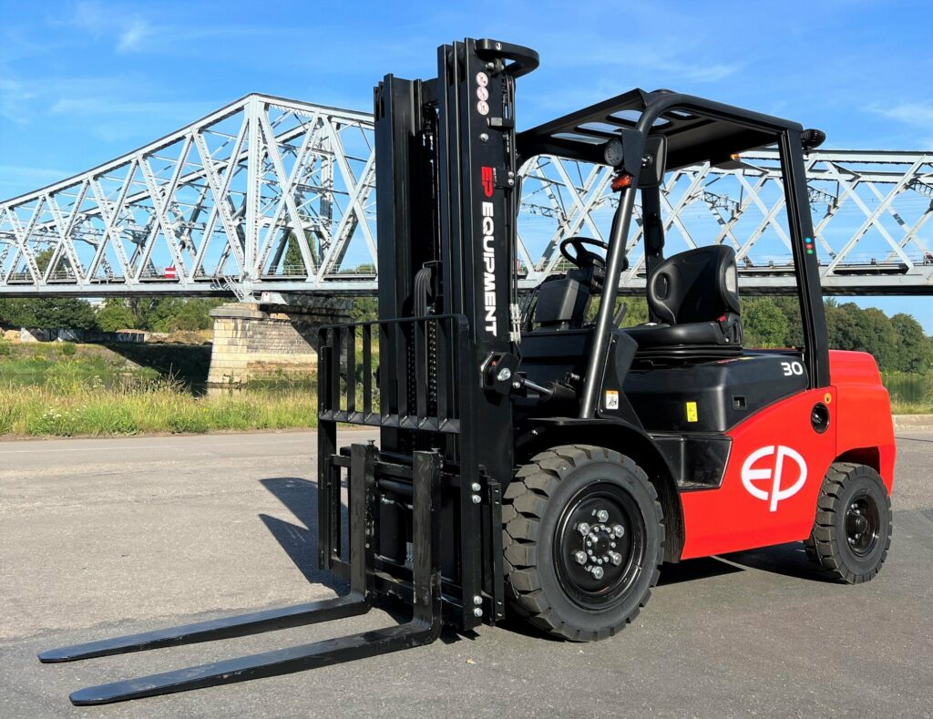 EP Equipment - CPCD30T8 - chariot élévateur diesel
