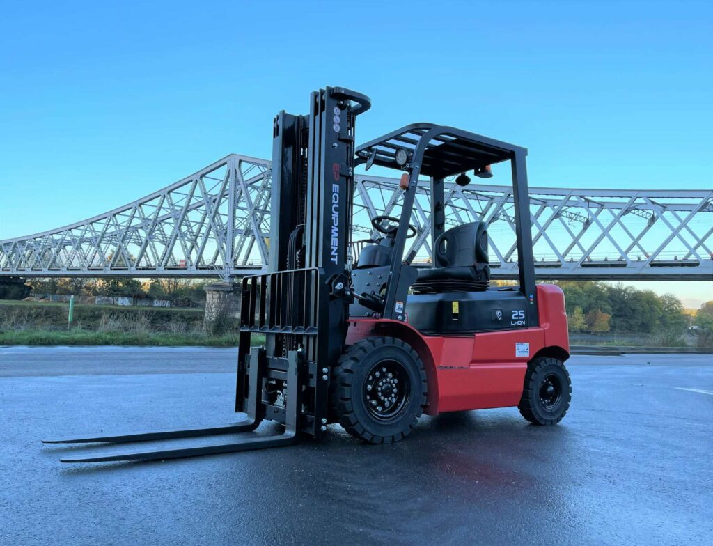 EP Equipment - EFL252 - chariot élévateur électrique