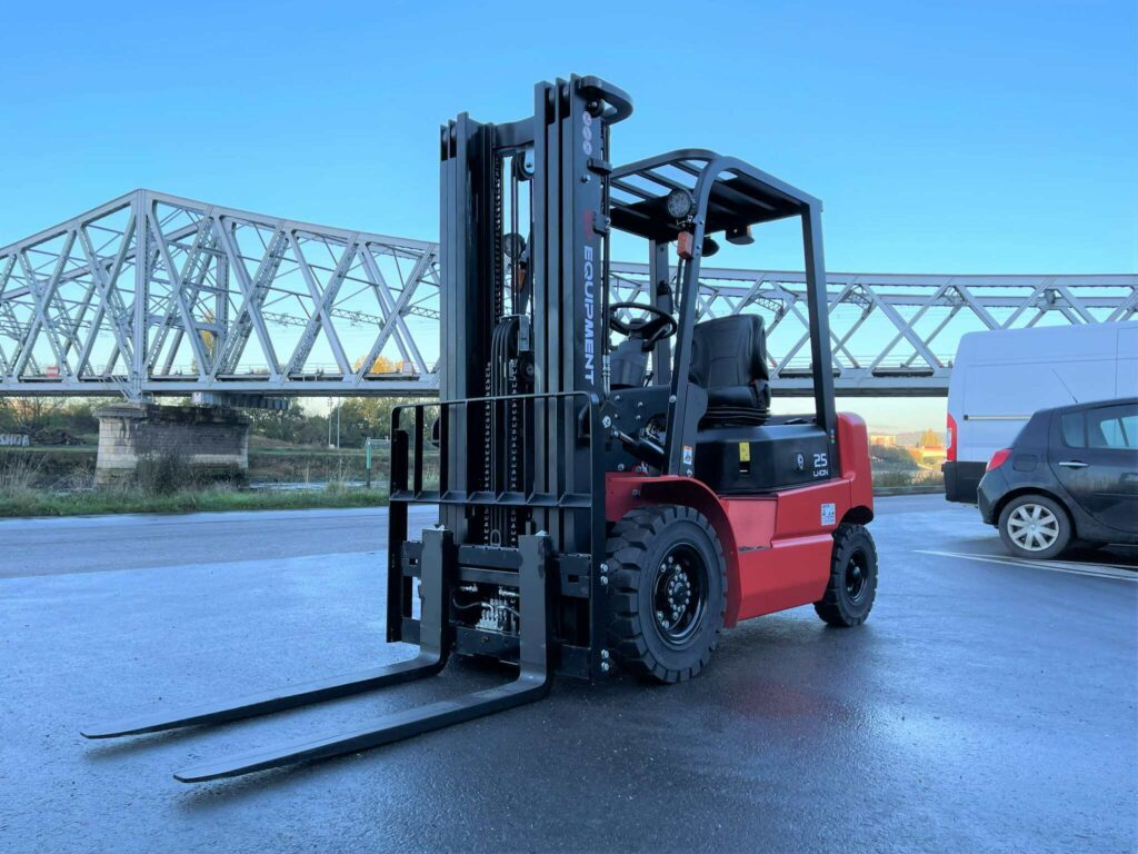 EP Equipment - EFL252 - chariot élévateur électrique