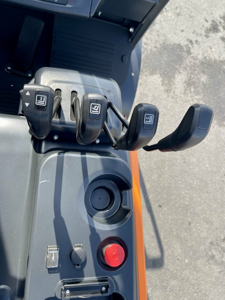Doosan - B50X-7 - chariot élévateur électrique