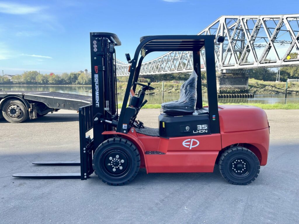 EP Equipment - EFL352 - chariot élévateur électrique