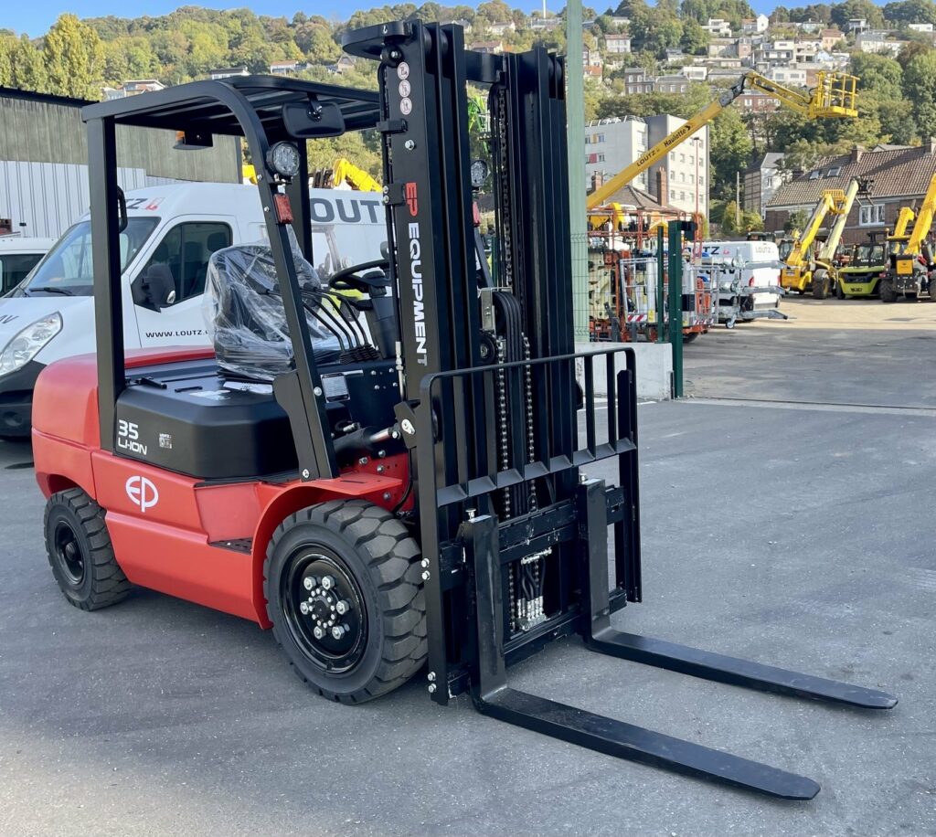 EP Equipment - EFL352 - chariot élévateur électrique
