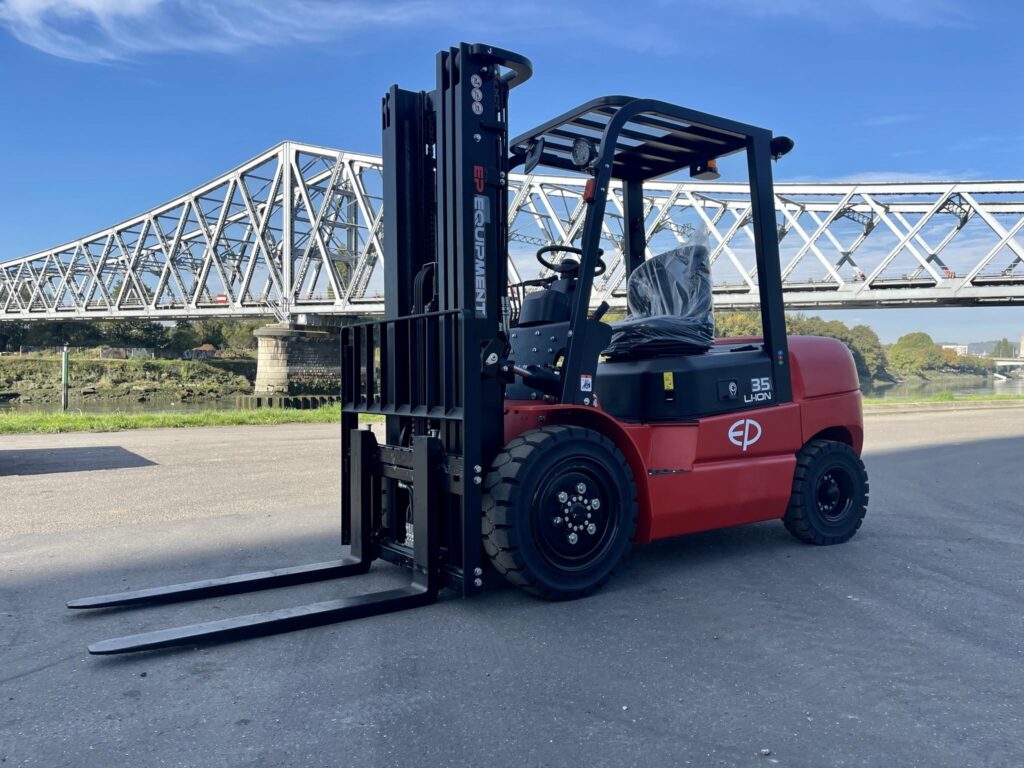 EP Equipment - EFL352 - chariot élévateur électrique