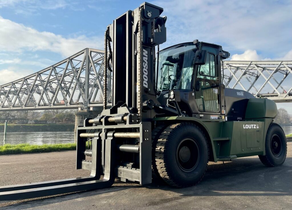 Doosan - D160S-9 - chariot élévateur diesel