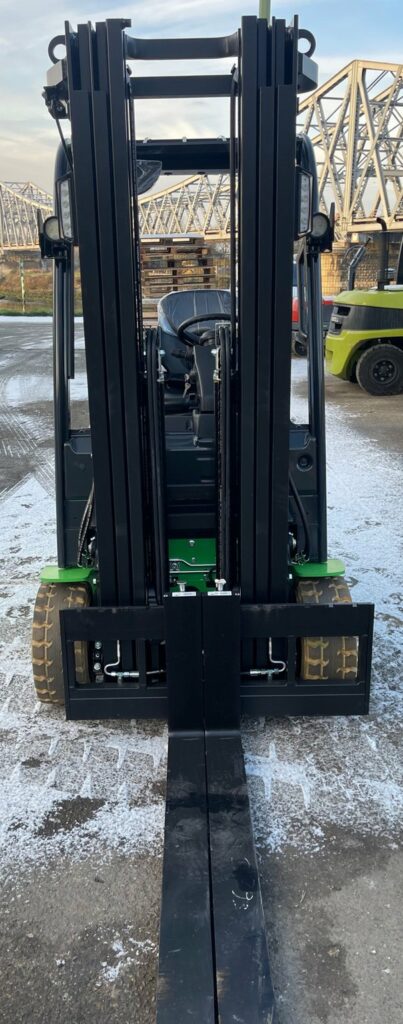 CESAB - B320II - chariot élévateur électrique