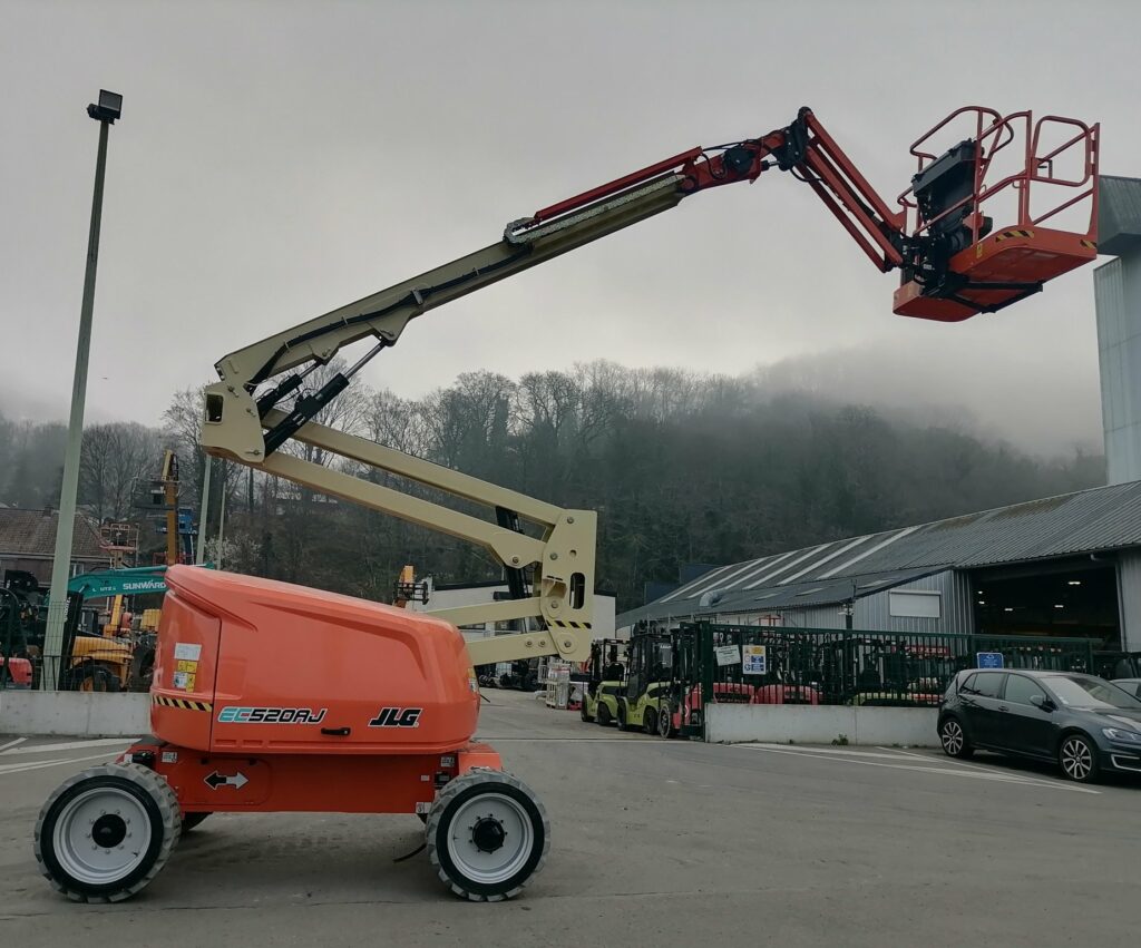JLG - EC 520AJ - nacelle articulée
