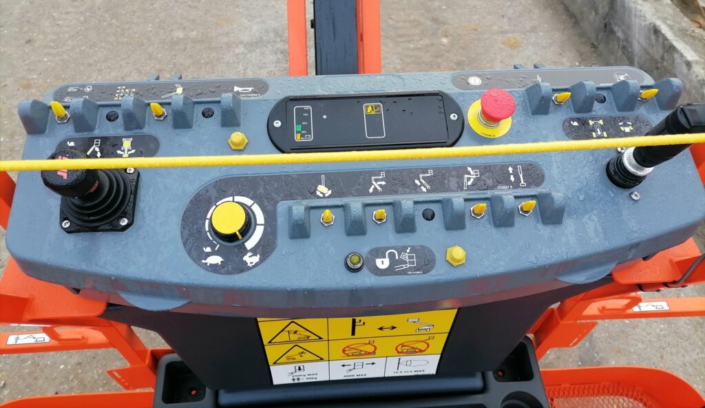 JLG - EC 520AJ - nacelle articulée