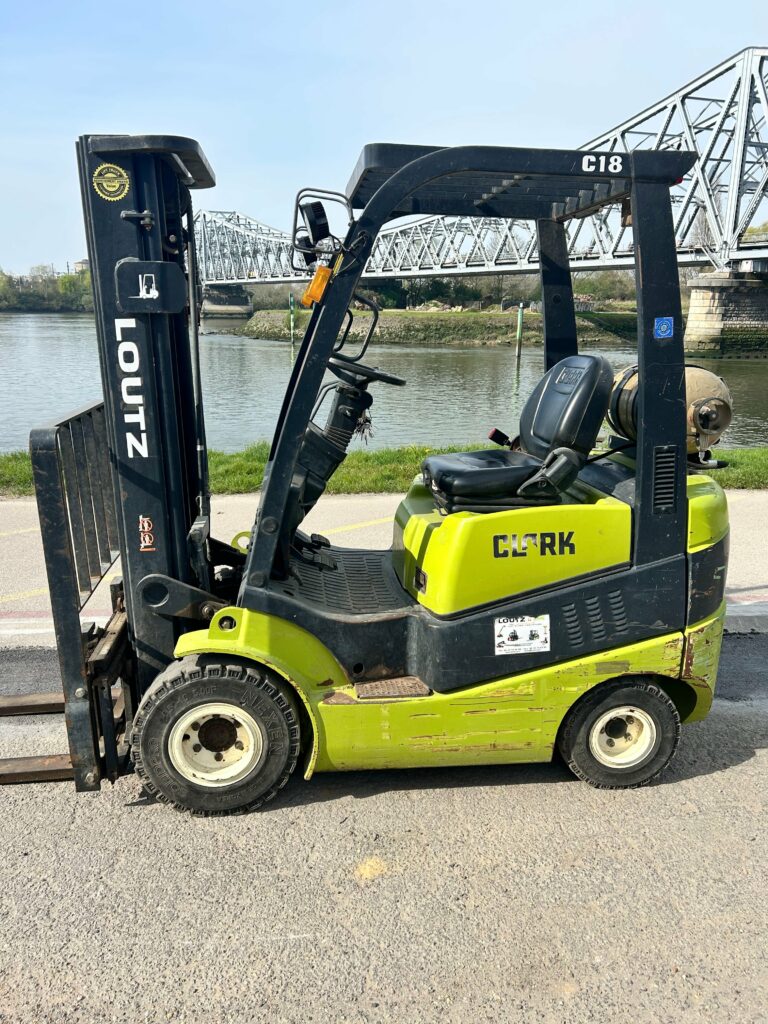 Clark - C18L - chariot élévateur gaz