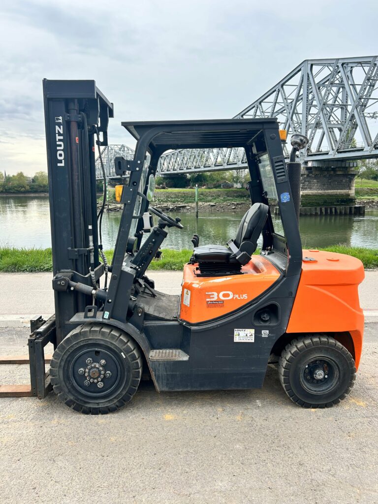 Doosan - D30GP - chariot élévateur diesel