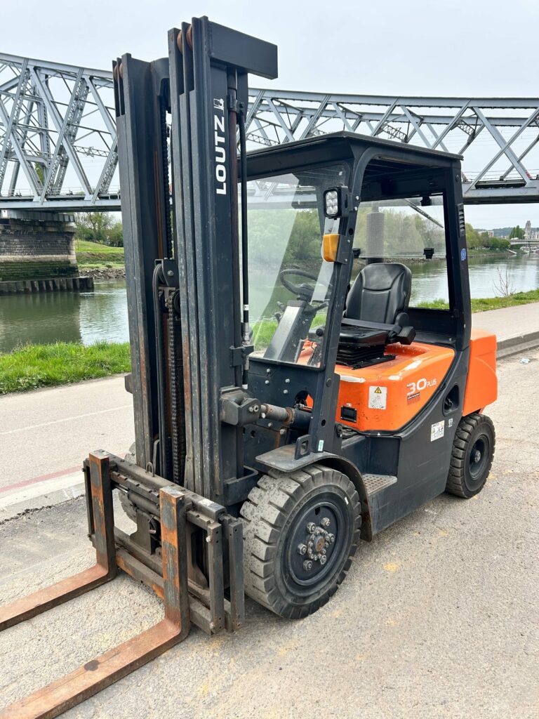 Doosan - D30GP - chariot élévateur diesel
